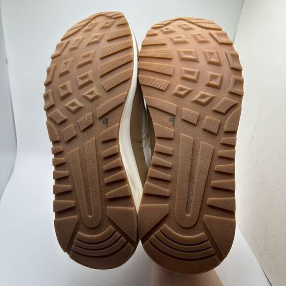 CUSHIONAIRE Women's lace up Sneaker +Comfort Foam 9 WHITE/TAN - Picture 5 of 7